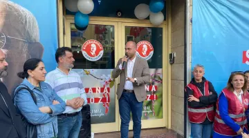 KILIÇDAROĞLU GÖNÜLLÜLERİ İZMİR KOORDİNASYON MERKEZİNİ AÇTI