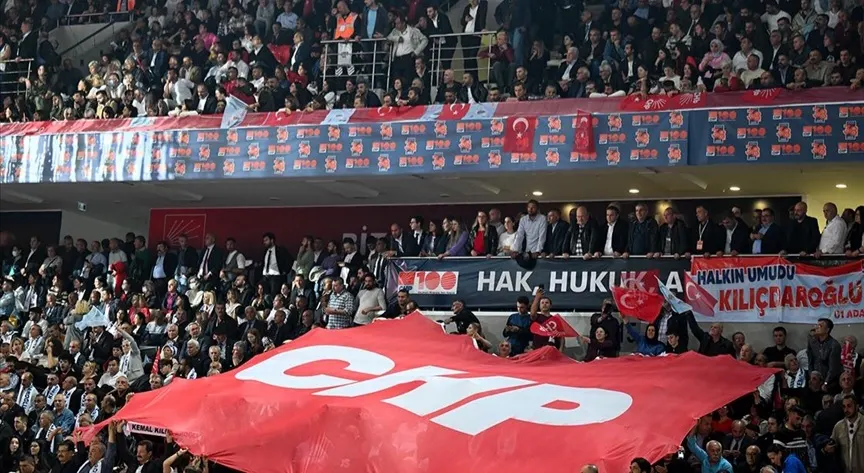 CHP KURULTAYI ” KIRILAN FAY HATLARI ” DEĞİŞİM UMUT VERDİ