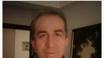 MEZARDA ÜLKESİNE AĞLAYAN ADAM