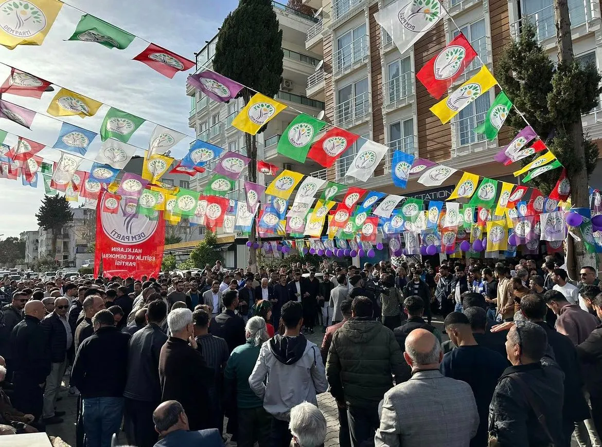 DEM PARTİ  DİDİM  SEÇİM  OFİSİNİ  GÖRKEMLİ  AÇTI