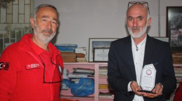 AFAR’DAN GAZETEMİZE PLAKET