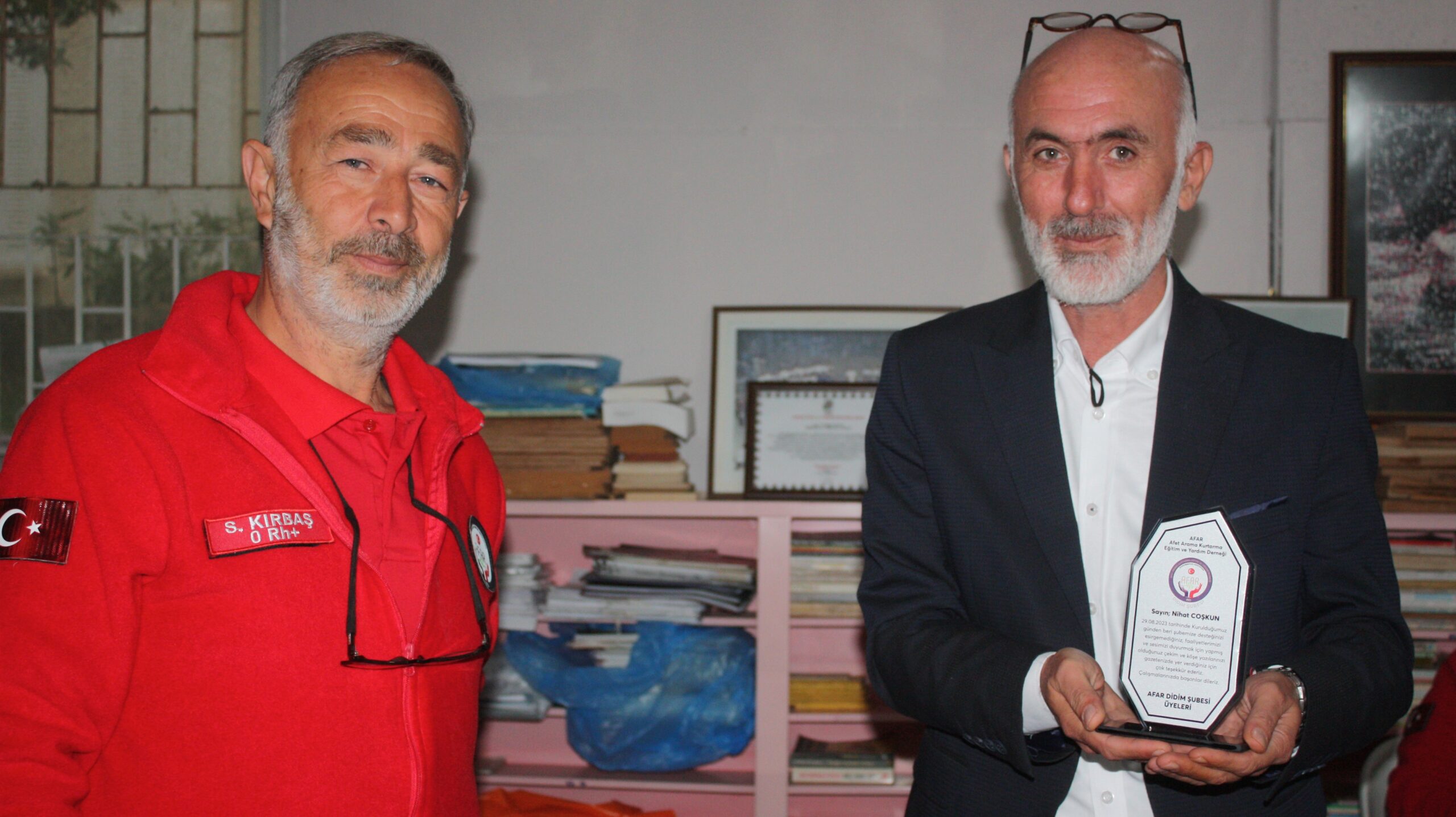 AFAR’DAN GAZETEMİZE PLAKET