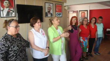 CHP KADIN KOLLARI KONGRESİNE  GİDERKEN