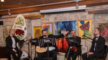 KUŞADASI’NDA DEVLET SANATÇILARINDAN TÜRKÜYE DOYURAN KONSER