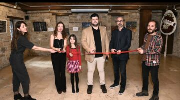 ‘KÜBİK EVLER VARLIĞIN FARKLI YÖNLERİ’ İSİMLİ RESİM SERGİSİ İBRAMAKİ’DE AÇILDI