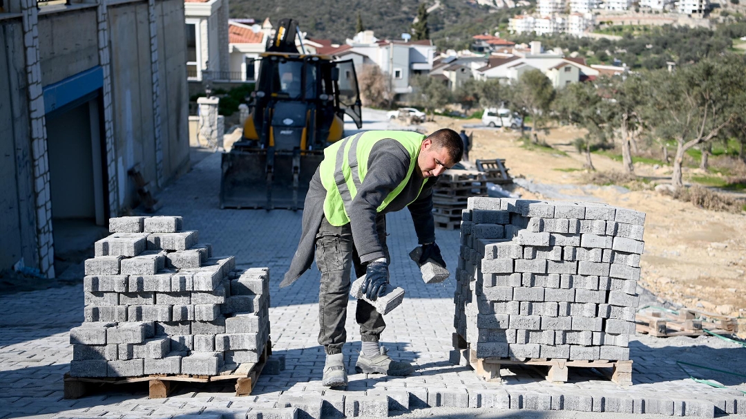 BAYRAKLIDEDE’YE 6 BİN METREKARE YENİ YOL