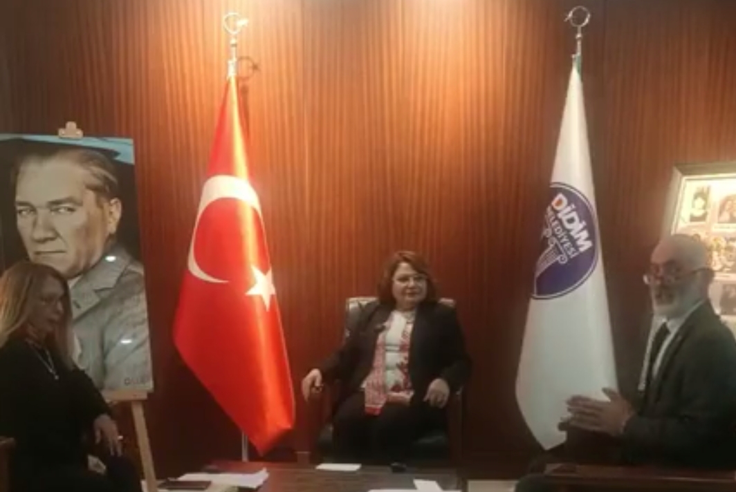 KIRMIZI KOLTUK HATİCE GENÇAY’I KONUK ETTİ.