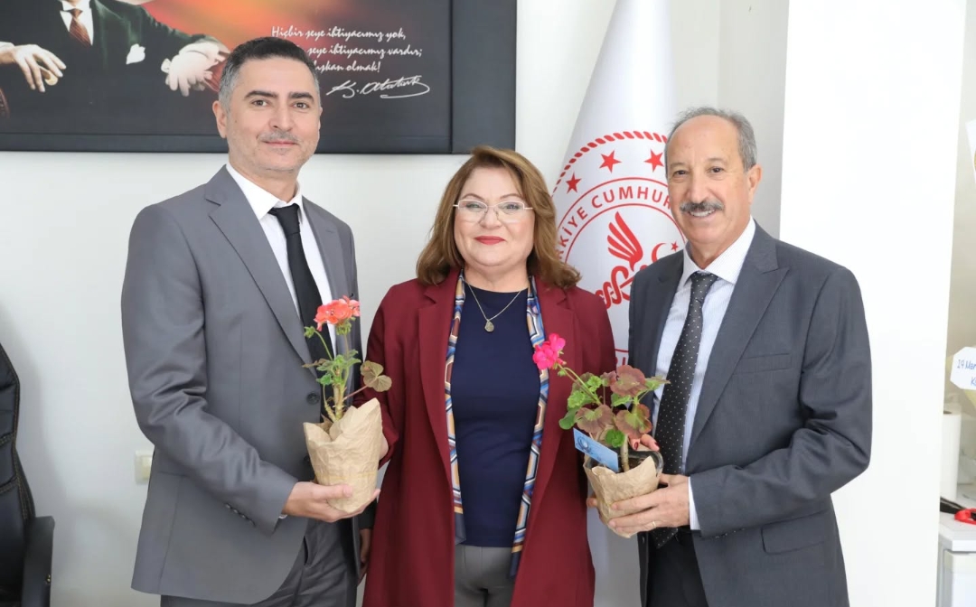 BAŞKAN GENÇAY’DAN SAĞLIK ÇALIŞANLARINA JEST