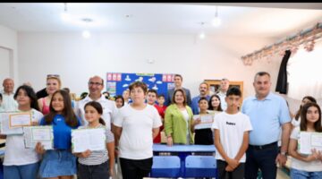 BAŞKAN GENÇAY, ÖĞRENCİLERİN KARNE SEVİNCİNE ORTAK OLDU