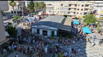 AŞURE GÜNÜ’NÜN BEREKETİ KENT LOKANTALARINDA PAYLAŞILDI