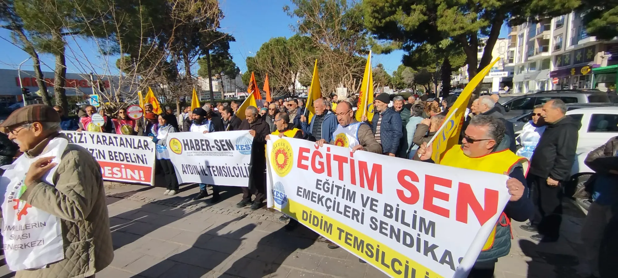 “İNSANCA YAŞAM “İÇİN  EĞİTİM EMEKÇİLERİ İŞ BIRAKTI