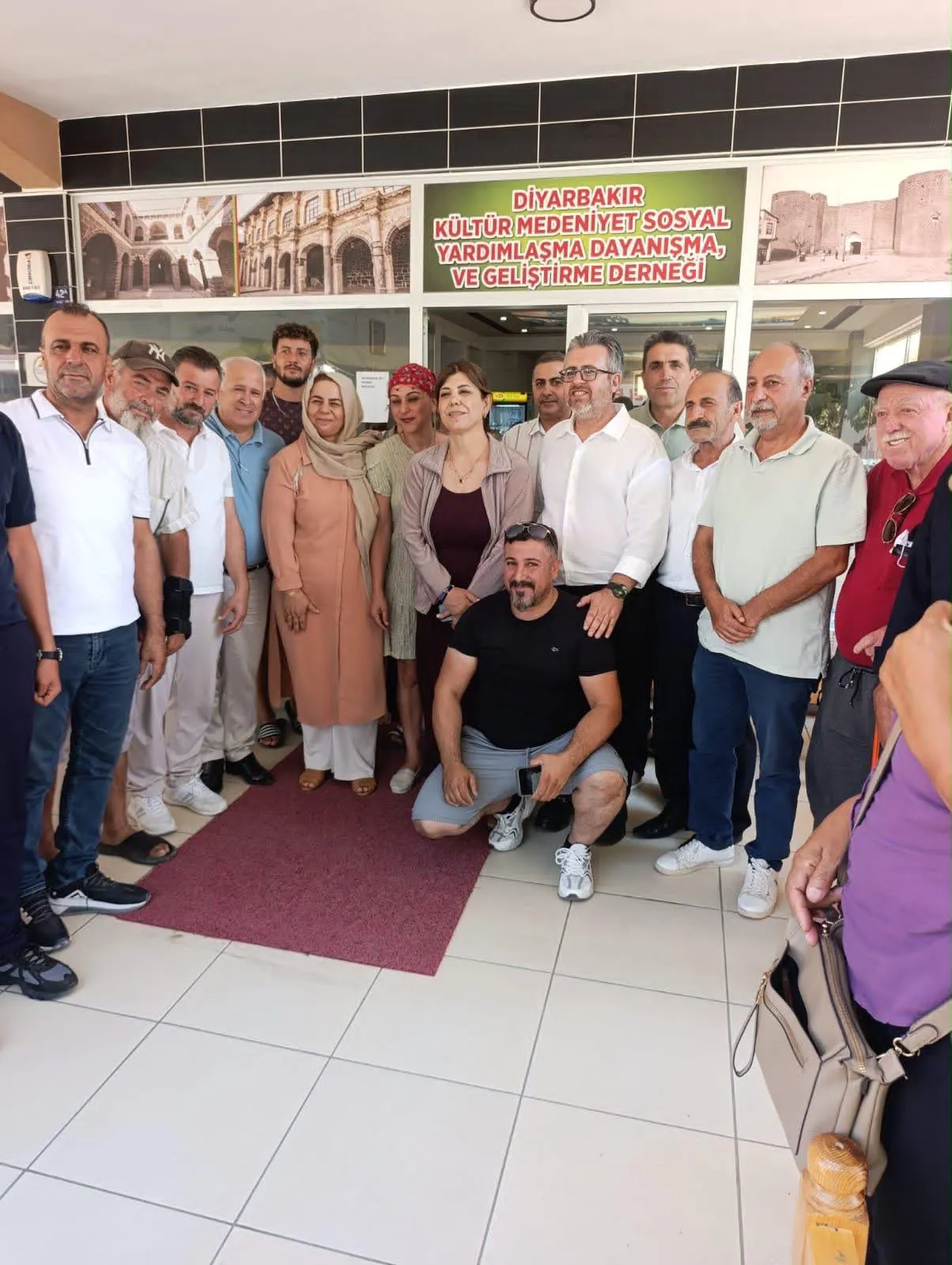 Meral Danış Beştaş’tan Diyarbakırlılar Derneği’ne Ziyaret: “Çözüm Süreci Toplumsal Bir Sorumluluktur”