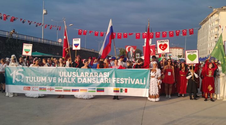 Rize ve Artvin’de Kültürler Buluştu: 15. Uluslararası Halk Dansları ve Tulum Festivali Coşkusu